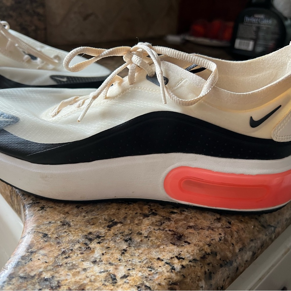 NIKE WOMEN'S NIKE AIR MAX DIA SE PALE IVORY BLACK SUMMIT WHITE. Spotless.